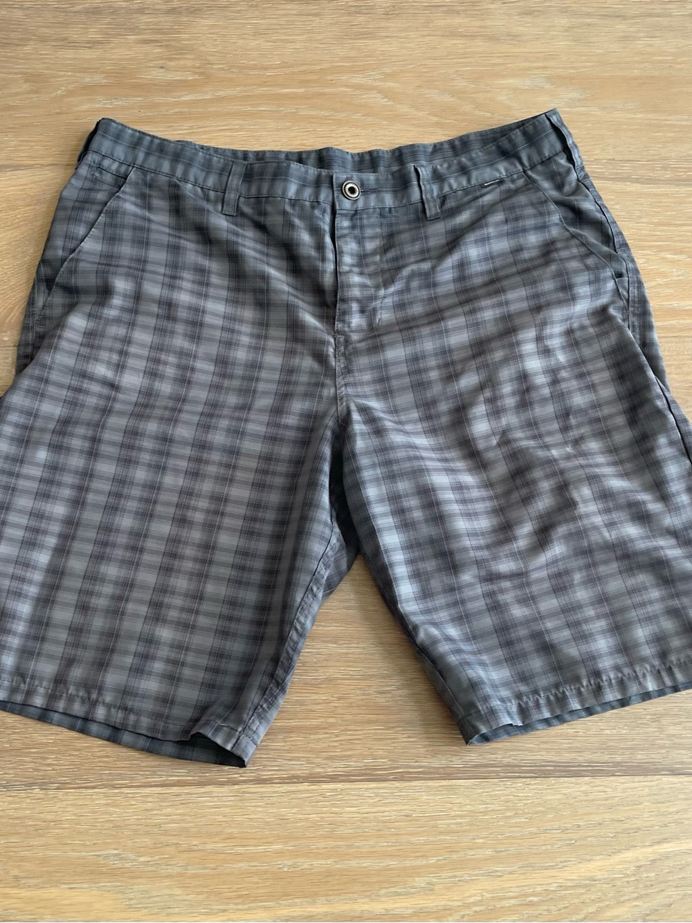 Hurley Men's Gray Plaid Flat Front Shorts with Pockets